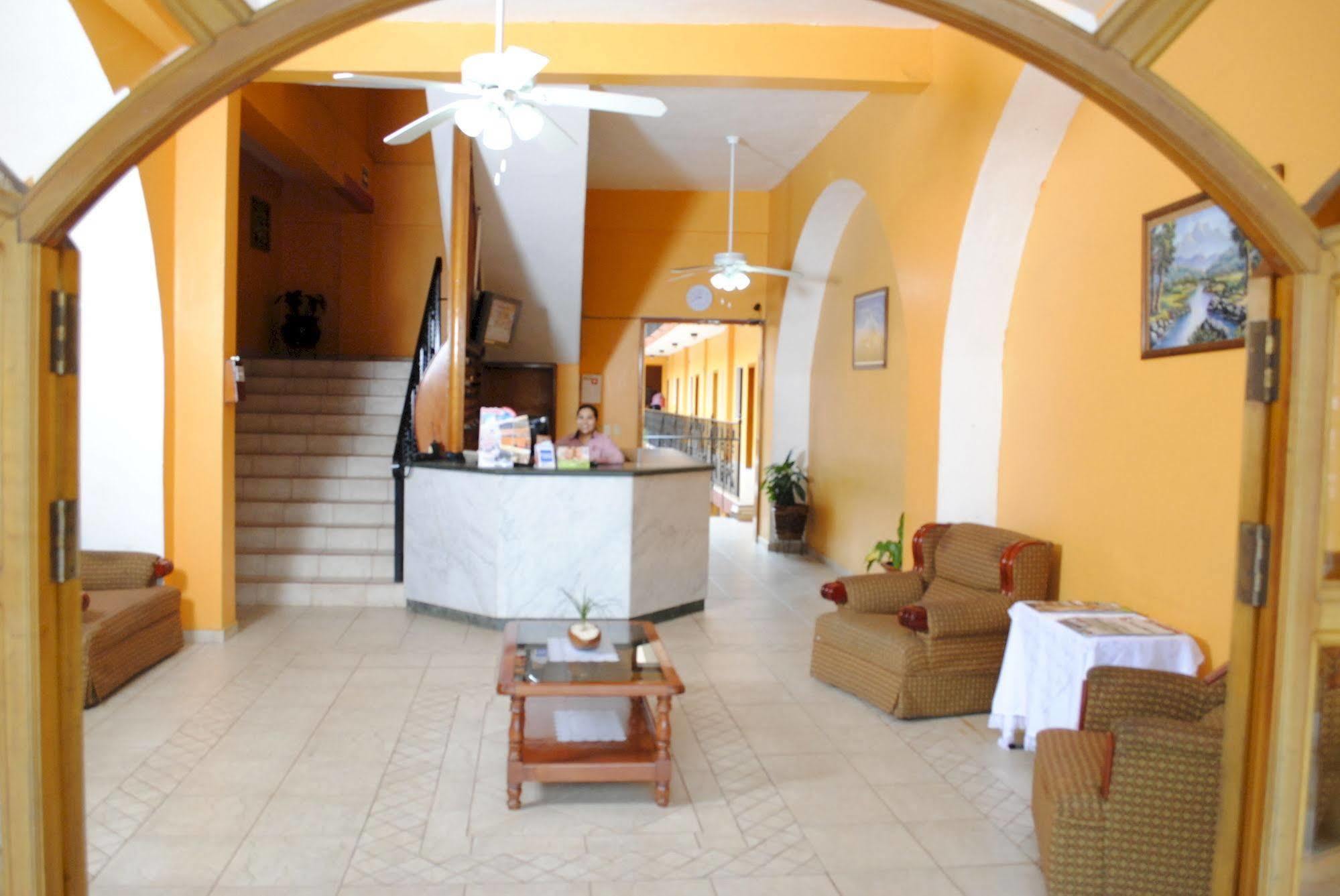 Hotel Arcos Del Parque Acayucan Eksteriør bilde