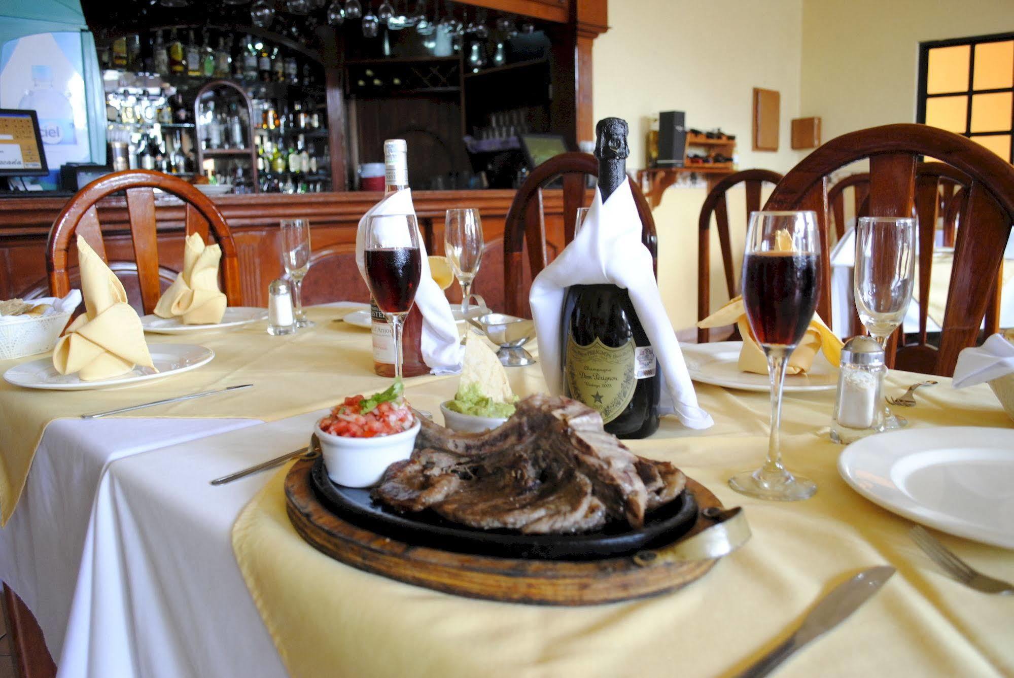 Hotel Arcos Del Parque Acayucan Eksteriør bilde